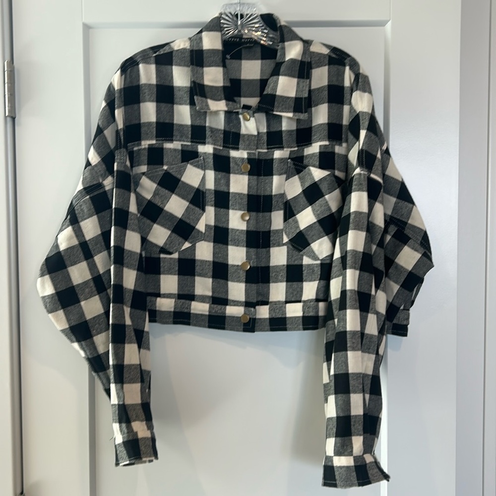HYFVE never worn buffalo plaid button down cropped shirt. Size L.